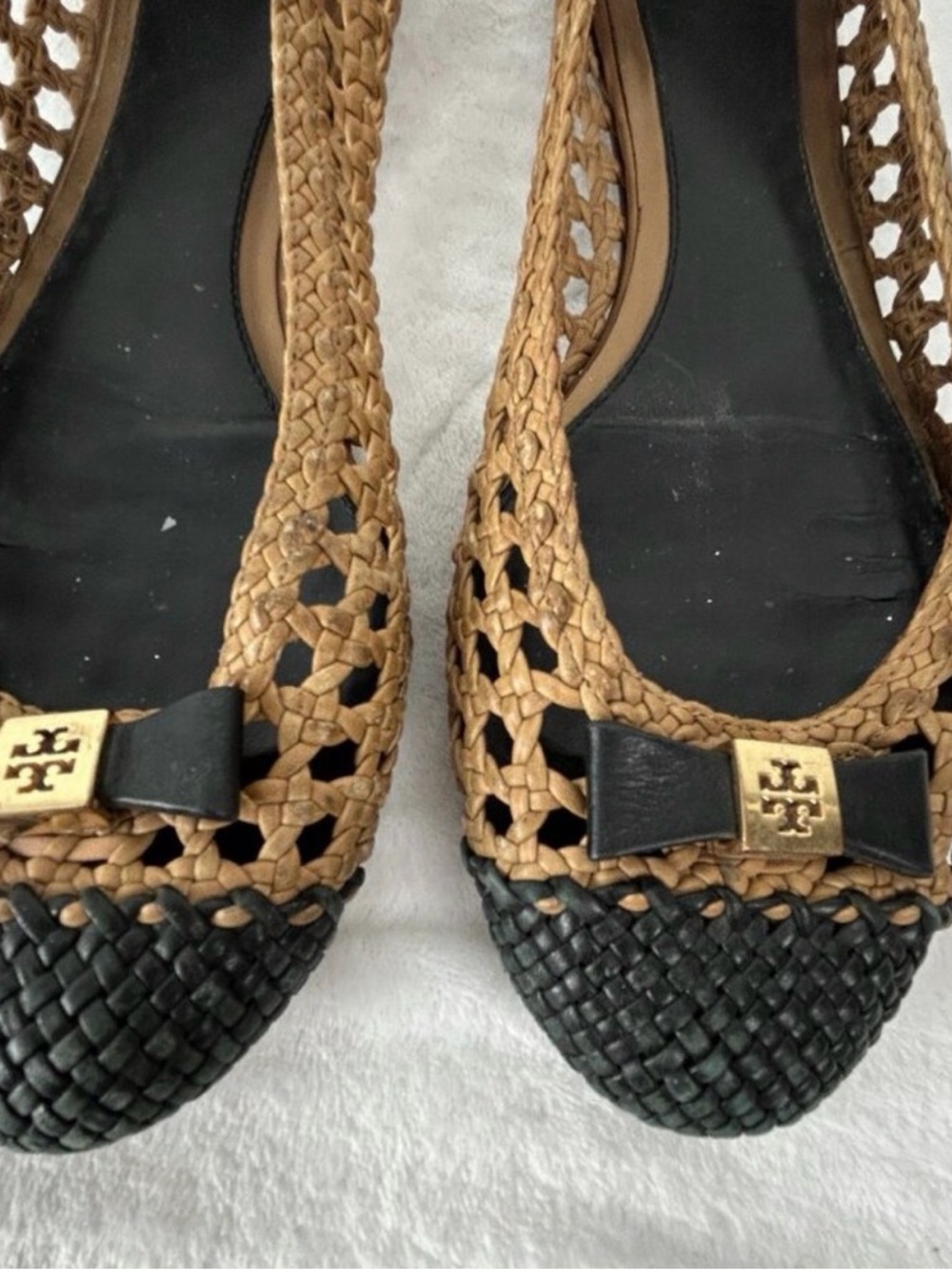Tory Burch Brown Woven Flats with Black Toe Cap and Bow - Picture 2 of 6